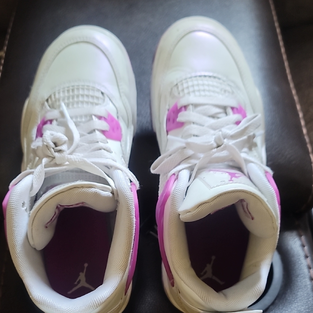 Nike White and Pink Sneakers for Effortless Style - Picture 4 of 4